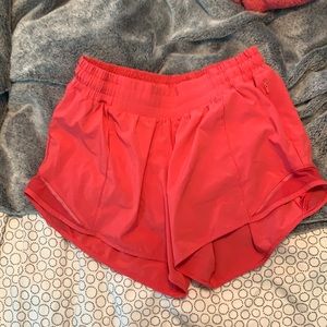 NWOT Lululemon hotty hot shorts long (4”)